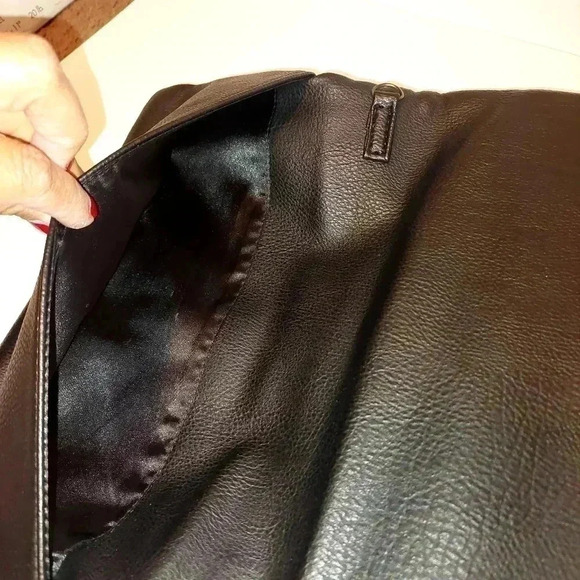 Black envelope clutch wallet with chain detail - Picture 6 of 8